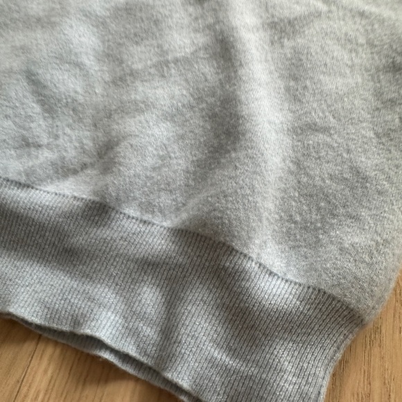 The row wool and cashmere baby blue crop top sweater - Picture 4 of 7
